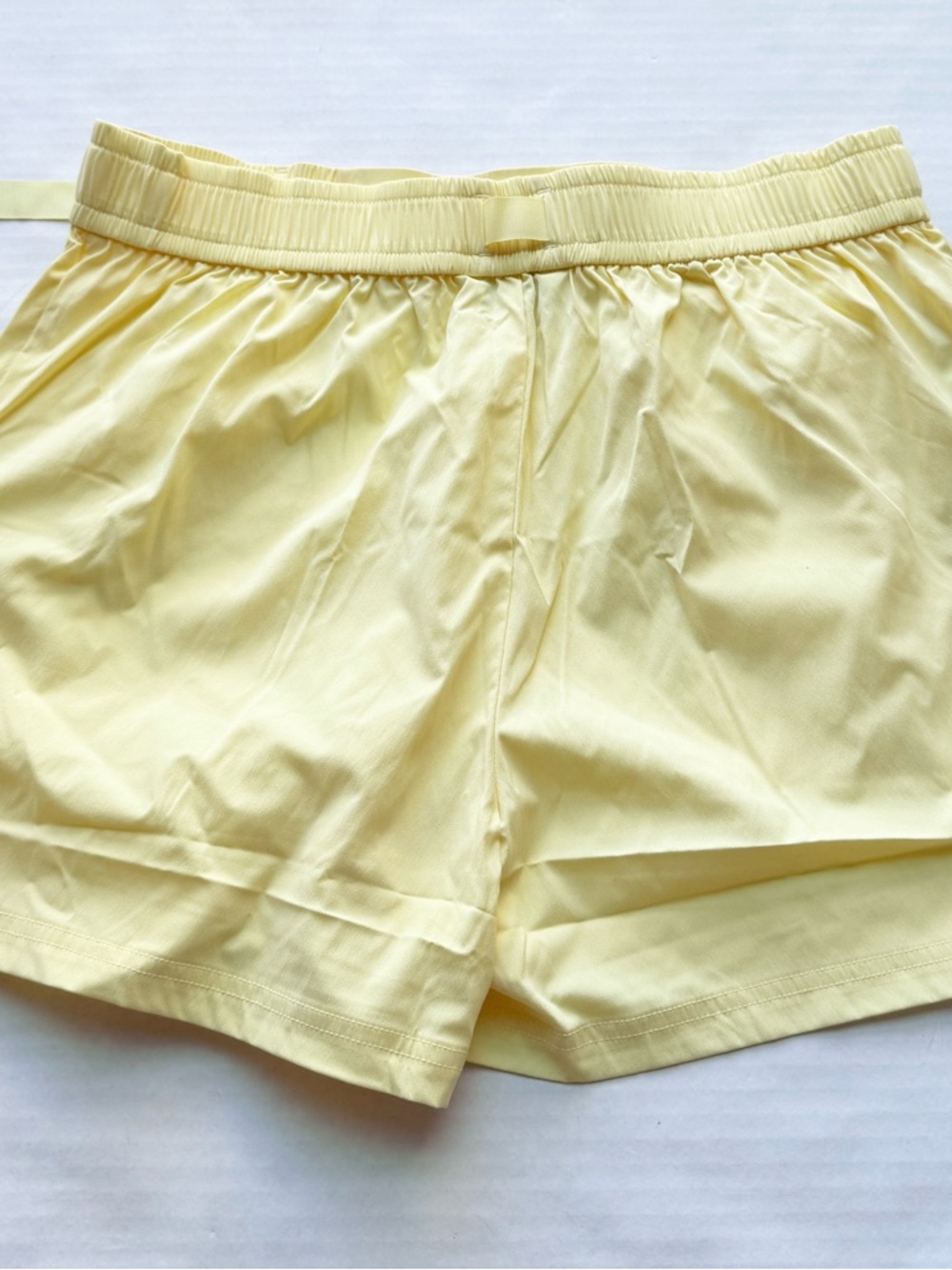 ATHLETA New Highland High Rise 3 1/2" Utility Short in Citron Yellow NWT - Picture 9 of 16